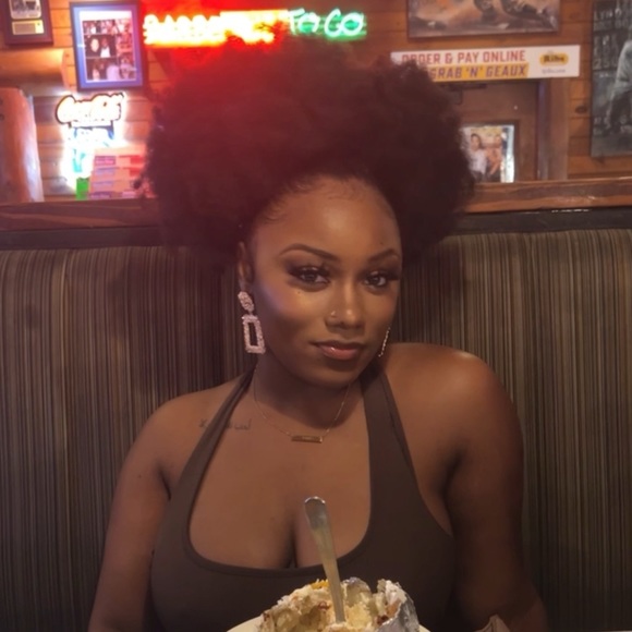 Meet your Posher, Destiny - Picture 2 of 5